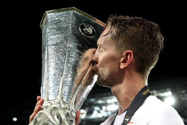 莫兰德15+14徐杰14分 广东6人上双大胜深圳